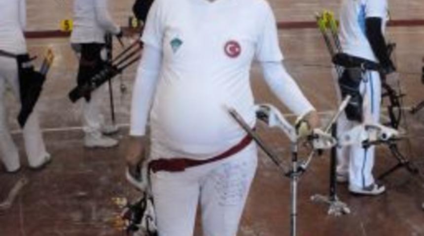 Hamilelik ok&ccedil;uluk sporunu engelleyemedi