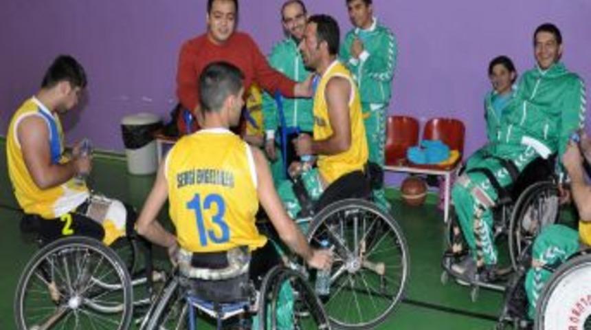 Sevgi Engelliler Basketbol takımı ilk ma&ccedil;ta galip geldi