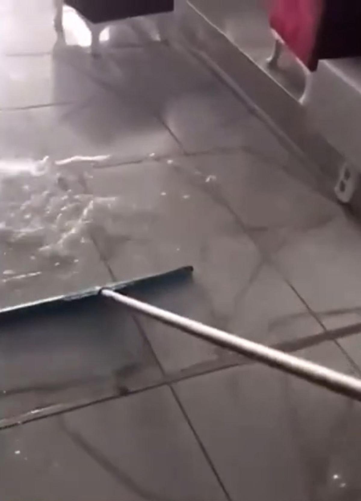 Dükkanında bitmek bitmeyen çile: 2 yıldır başına gelmeyen kalmadı! 2