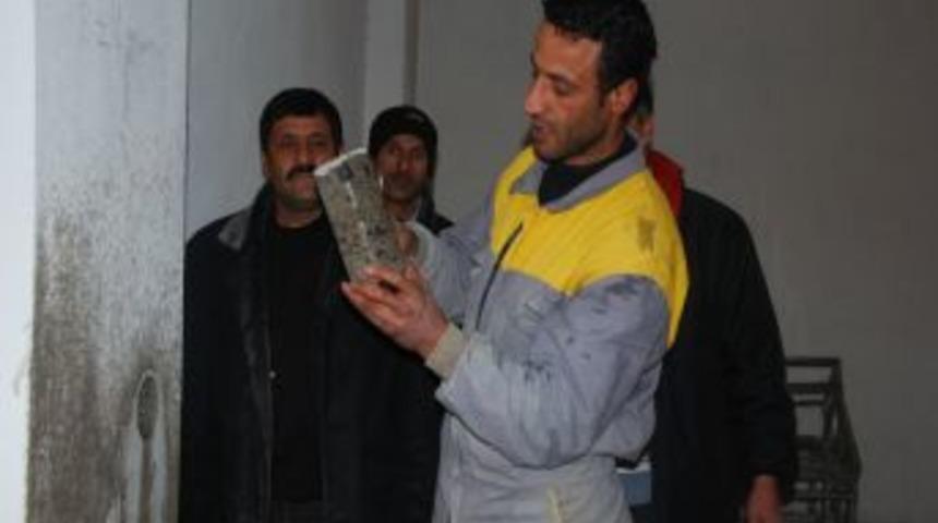 Patnos’ta depremden zarar gören iki okulda eğitime ara verildi