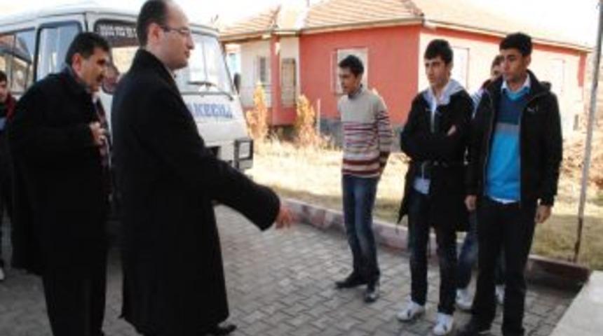 Karake&ccedil;ili halkı depremzede &ouml;ğrencileri bağrına bastı