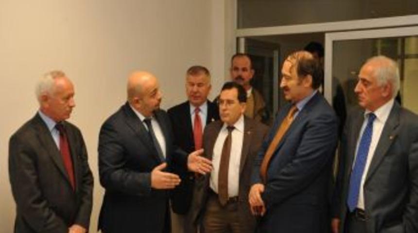 AK Partili &Ouml;zak, Beşikd&uuml;z&uuml; OSB&rsquo;de incelemelerde bulundu