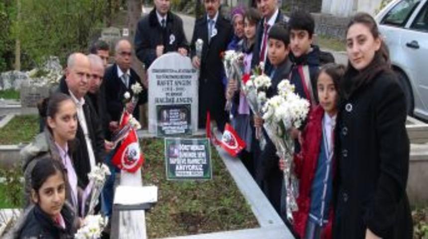 Cumhuriyetin ilk kadın &ouml;ğretmenlerinden Rafet Angın&rsquo;a anma