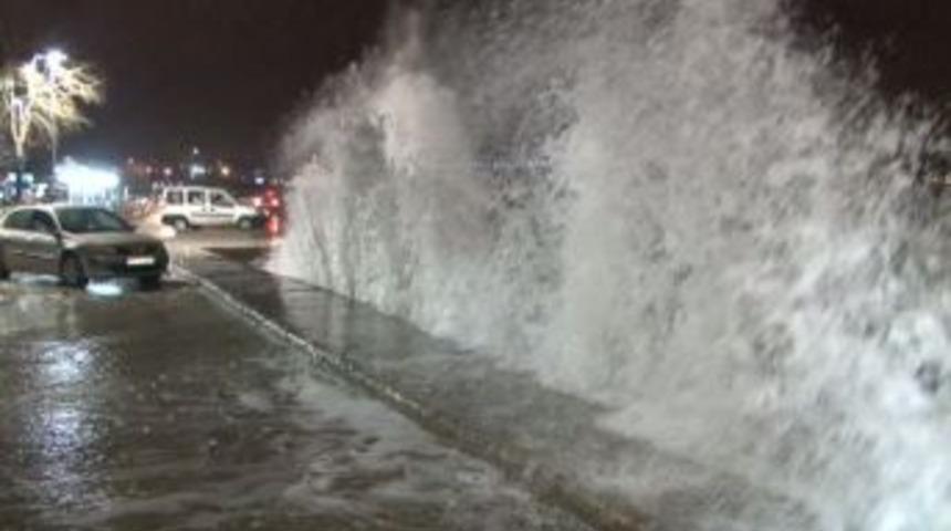 Hava muhalefeti deniz ulaşımını aksattı