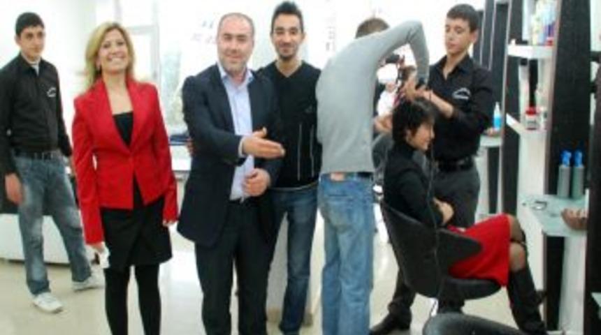 Bayan kuaf&ouml;r&uuml;, 100 &ouml;ğretmene bedava hizmet verecek