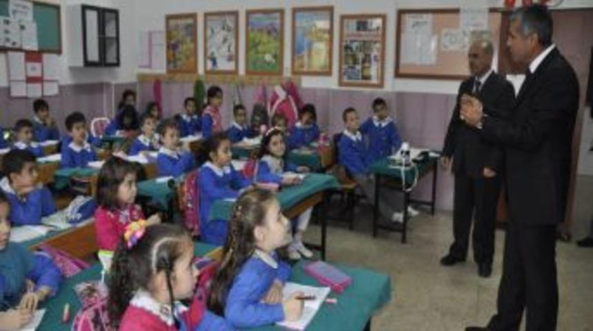 Başkan Sözen, öğrencilere diş fırçası ve macun hediye etti