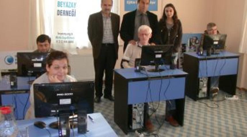 &Acirc;m&acirc; &ouml;ğretmen Başkesen: Deprem b&ouml;lgesine g&ouml;n&uuml;ll&uuml; gitmeye hazırım