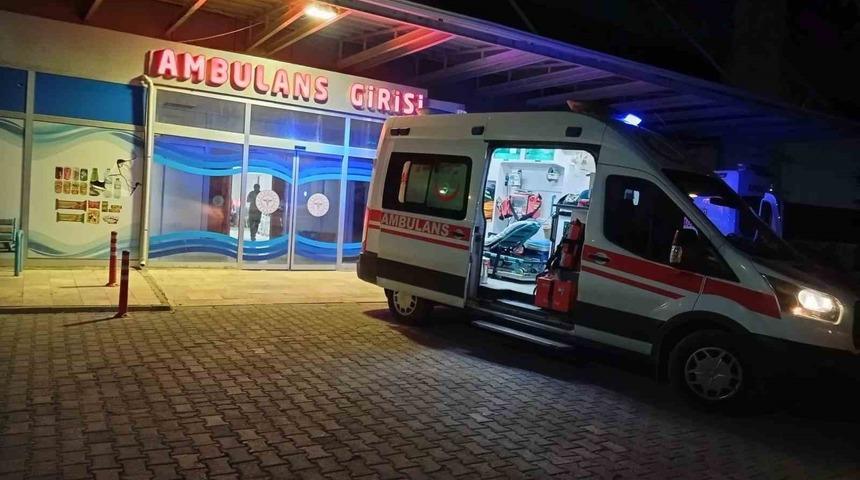 &Ccedil;ekici ile otomobil &ccedil;arpıştı: 3 yaralı