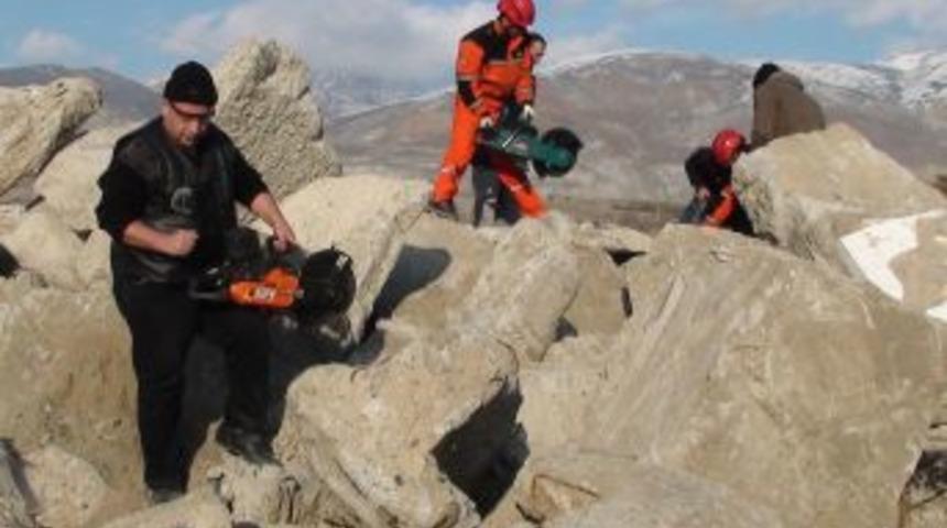 Erzican'da deprem tatbikatı gerçeğini aratmadı