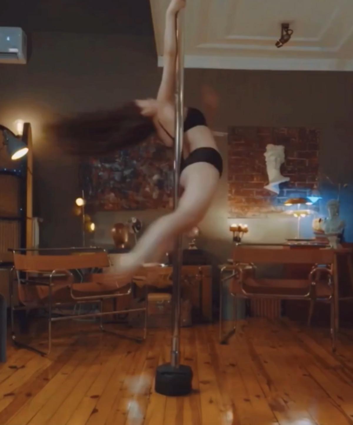 Selin Türkmen yeni rolüyle şaşırttı! Direk dansı sahnesi gündem oldu 3