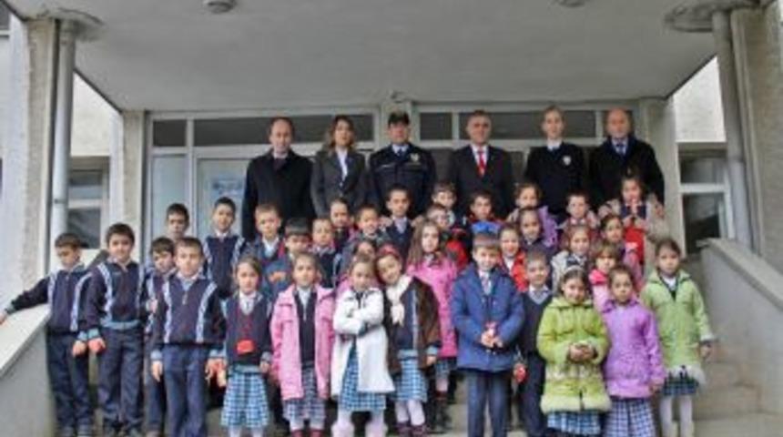 Minik &ouml;ğrenciler, İl&ccedil;e Emniyet M&uuml;d&uuml;r&uuml;n&uuml; ziyaret etti