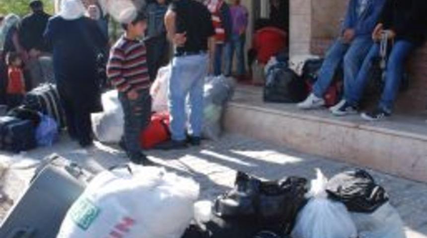 Kızılay&rsquo;ın binası yetersiz kalınca, depremzedeler Muğlanın yolunu tuttu