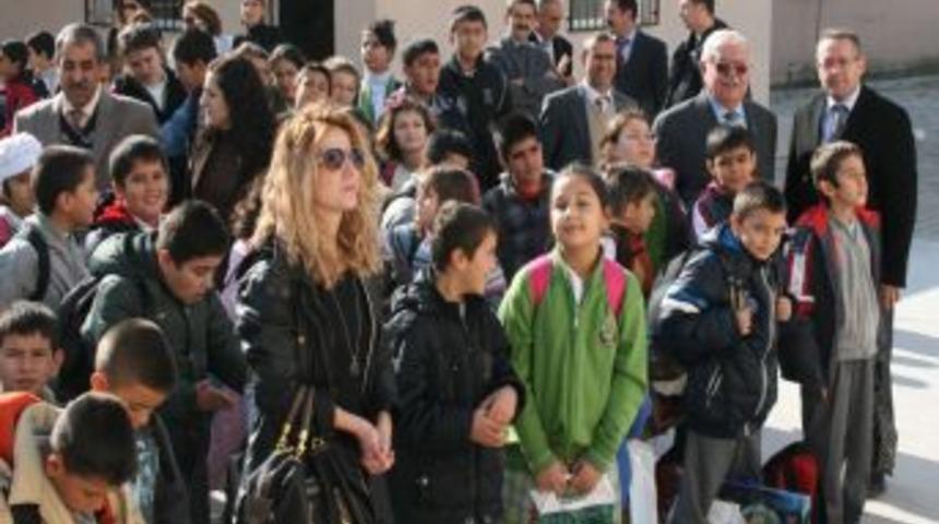 &Ouml;ğretmenler G&uuml;n&uuml; Ak&ccedil;ay&rsquo;da sade bir t&ouml;renle kutlandı