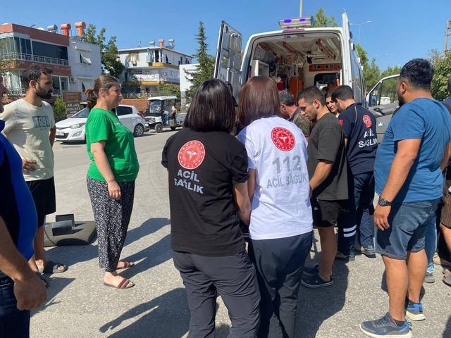 Antalya&rsquo;da otomobil ile &uuml;&ccedil; tekerlekli bisiklet &ccedil;arpıştı: 2 yaralı 5