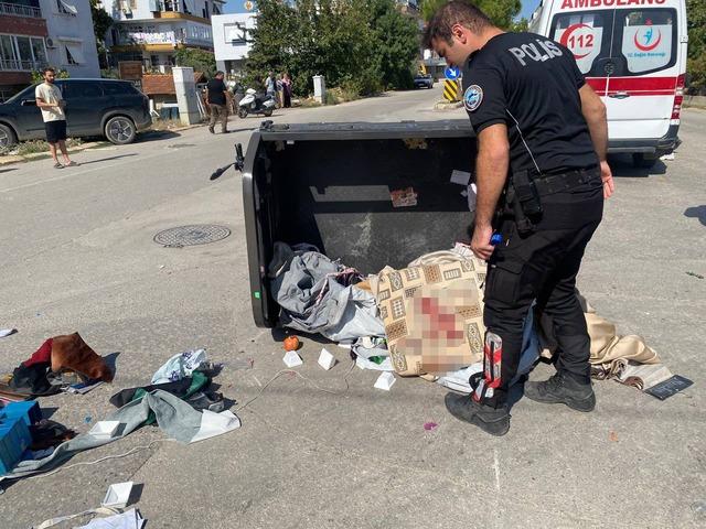 Antalya&rsquo;da otomobil ile &uuml;&ccedil; tekerlekli bisiklet &ccedil;arpıştı: 2 yaralı 3