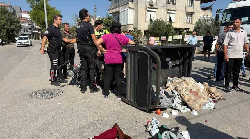 Antalya&rsquo;da otomobil ile &uuml;&ccedil; tekerlekli bisiklet &ccedil;arpıştı: 2 yaralı