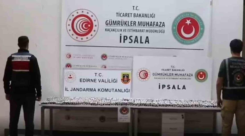 İpsala&rsquo;da kamyonetin yolcu koltuğunun altından 17 bin 121 kaps&uuml;l uyuşturucu &ccedil;ıktı