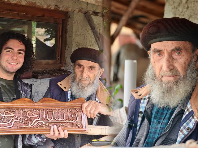 60 yıllık gelenek: Yaptığı bastonları &uuml;cretsiz hediye ediyor