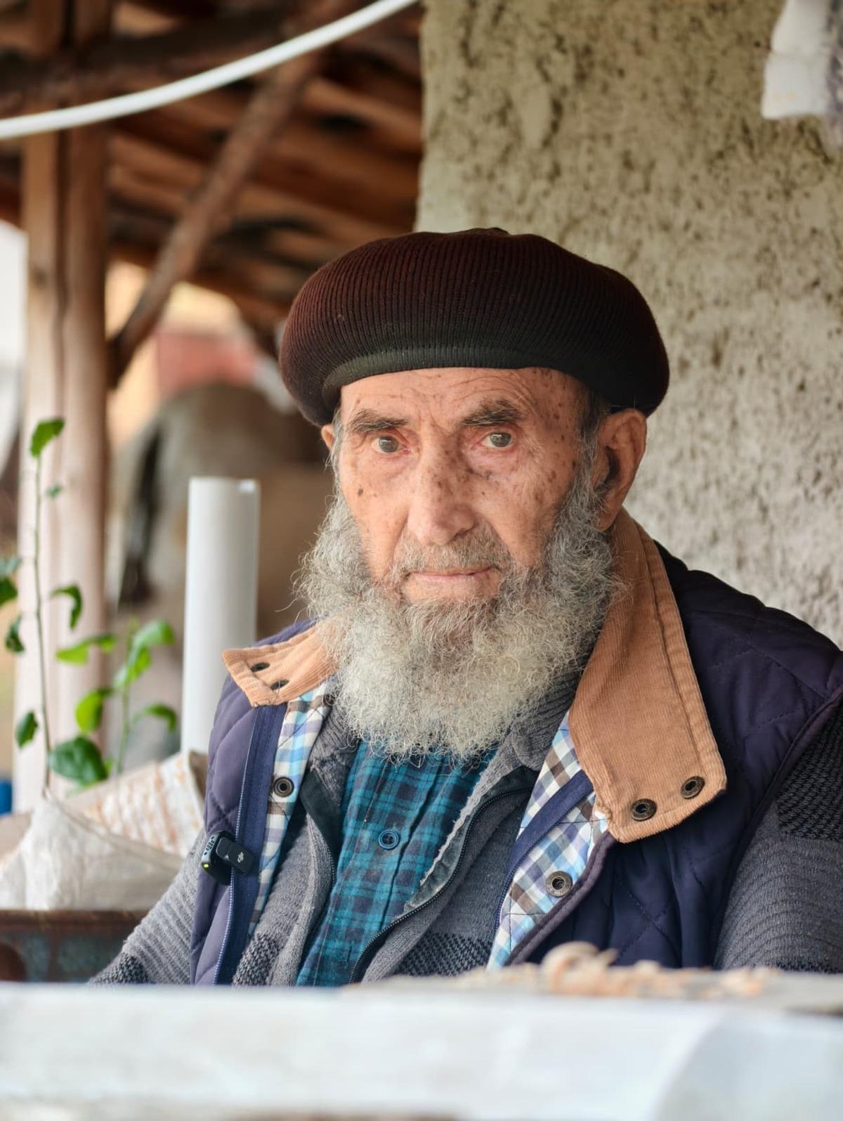 60 yıllık gelenek: Yaptığı bastonları ücretsiz hediye ediyor 3