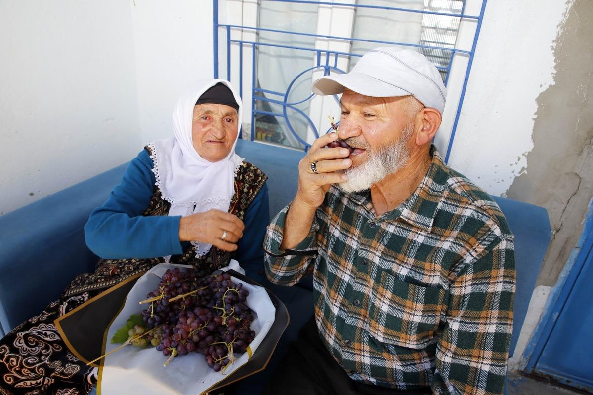 Ne çiçek ne pasta! 77 yaşındaki eşine verdiği hediye her yıl aynı 2