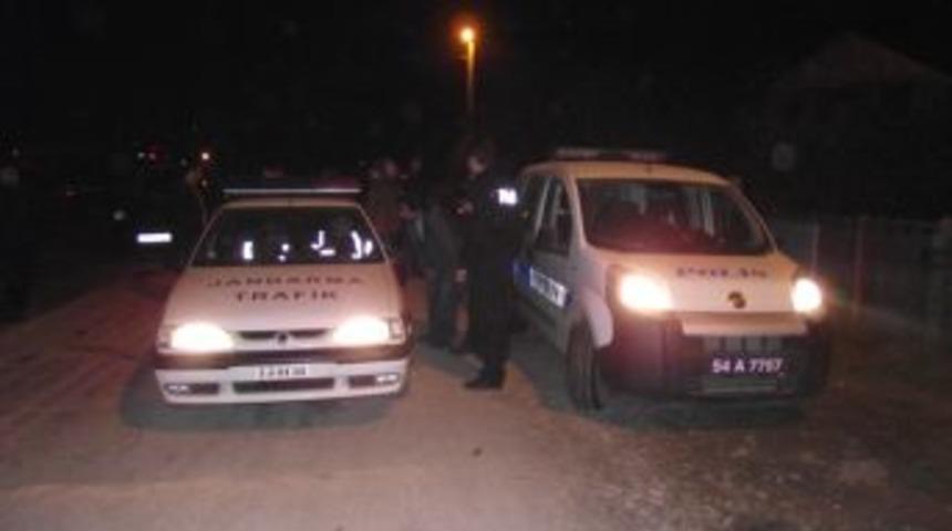 10 bin liralık ziynet eşyası &ccedil;alıp, polisten ka&ccedil;mayı başardılar