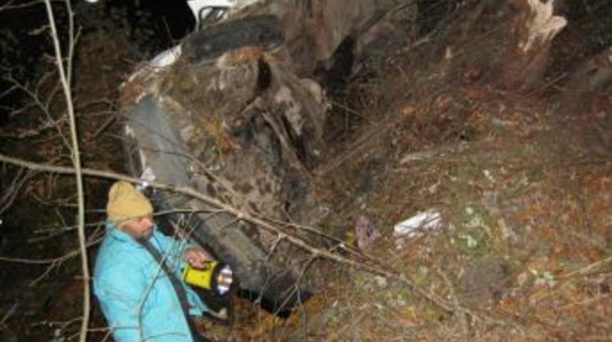 Servis aracı şarampole yuvarlandı: 6&rsquo;sı &ouml;ğretmen 8 kişi yaralandı