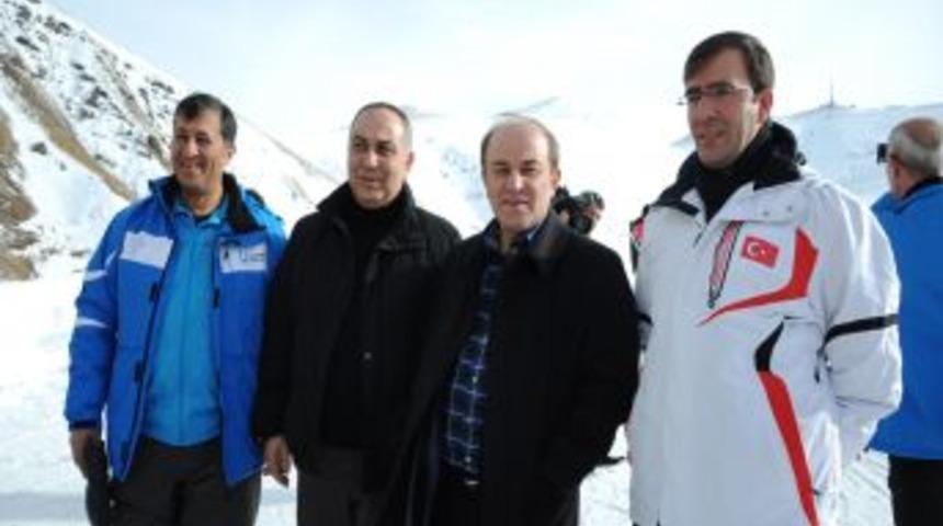 Vali &Ouml;zt&uuml;rk: Kış turizmi demek Erzurum demektir
