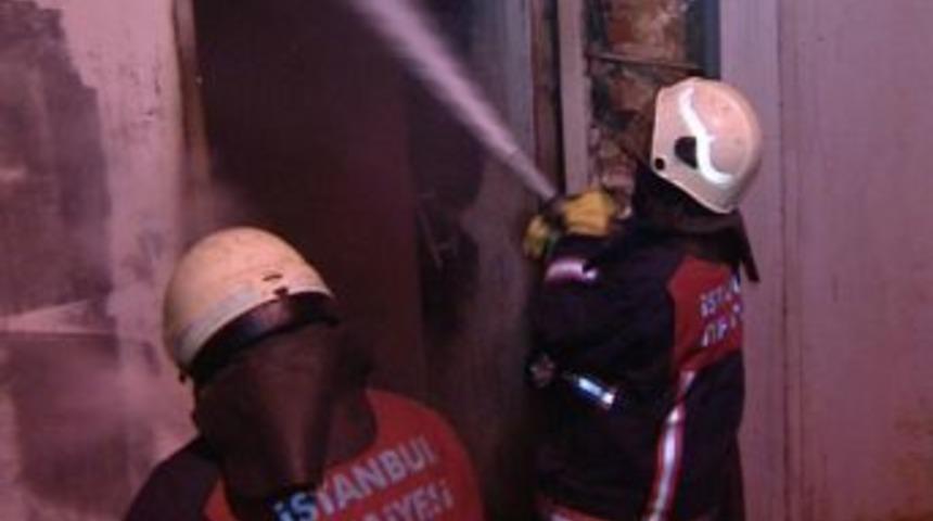 Tophane'de yangın paniği