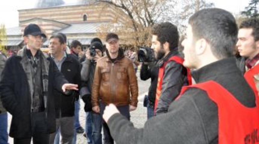 A&ccedil;lık grevi &ccedil;adırı kuran &ouml;ğrencilere polis m&uuml;dahale etti