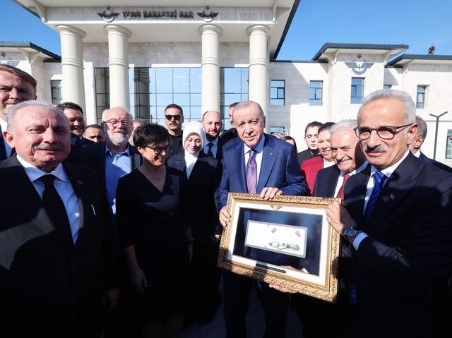 Bakan Uraloğlu duyurdu:  &Ccedil;erkezk&ouml;y-Edirne arası 54 dakikaya d&uuml;şt&uuml;  1