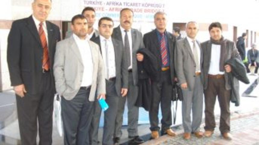 D&uuml;zi&ccedil;ili işadamları zirveden iş bağlantılarıyla d&ouml;nd&uuml;