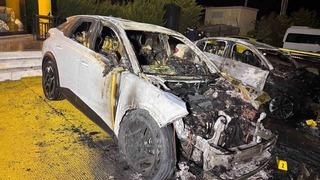 Kuşadası’nda oto galeri kundaklandı