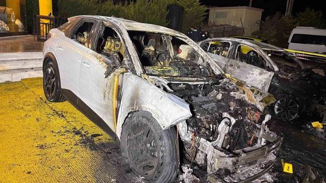 Kuşadası’nda oto galeri kundaklandı