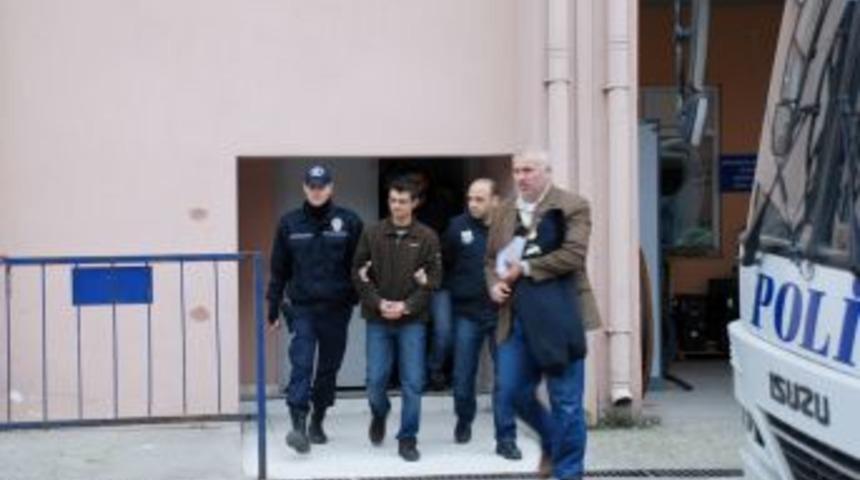 Ter&ouml;r &ouml;rg&uuml;t&uuml; propagandasından g&ouml;zaltına alınan 21 kişi adliyeye sevk edildi