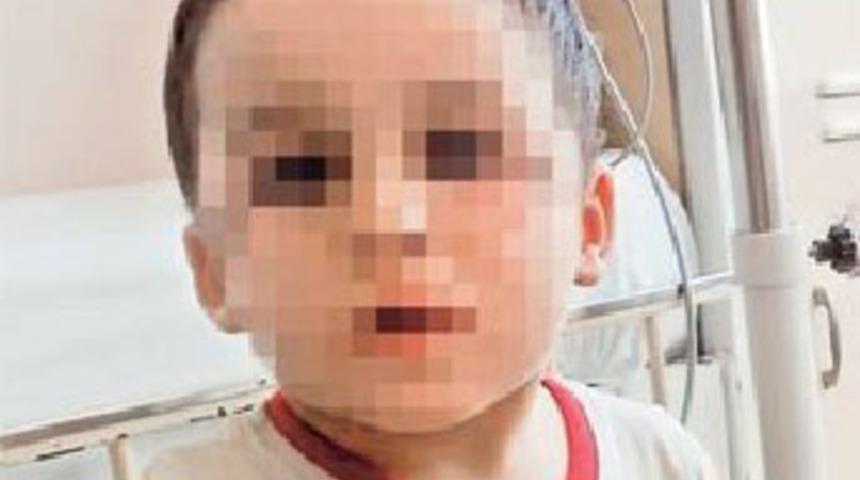 Minik &ccedil;ocuğun tırnaklarını &ccedil;ekti