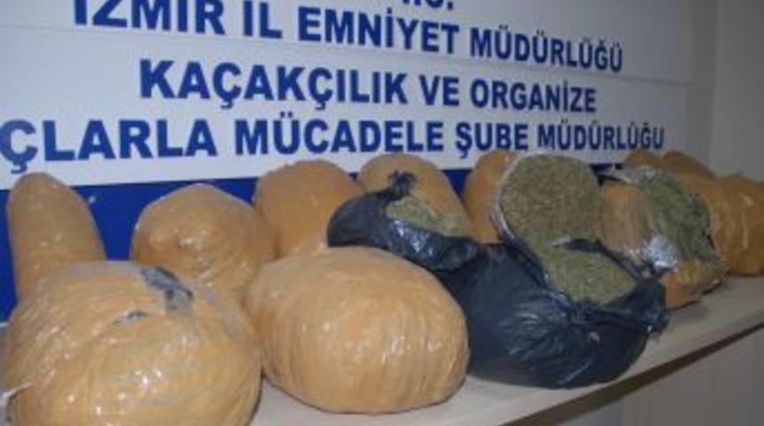 Mısır y&uuml;kl&uuml; kamyonun kasasından esrar &ccedil;ıktı