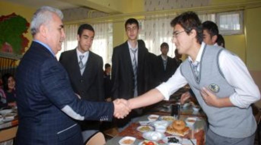 Depremzede &ouml;ğrenciler Batman Fen Lisesi yurduna yerleştirildi