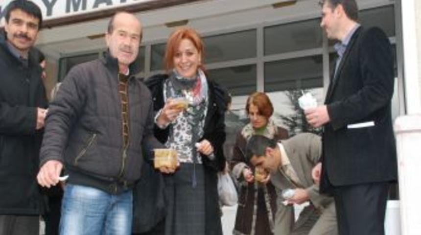 Memurlara aşure ikramı