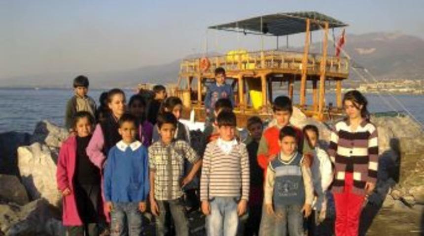 İHH yetim &ccedil;ocukları sevindirdi