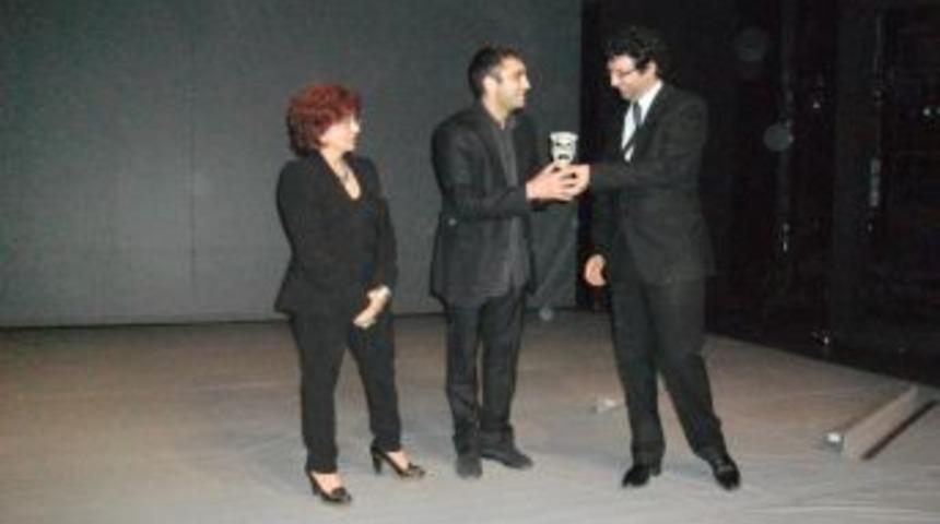 Tiyatro Eleştirmenler Birliği &ouml;d&uuml;lleri sahiplerini buldu