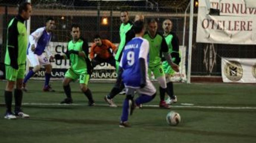 Yenimahalle Basın Turnuvası'nda yarı finalistler belli oldu