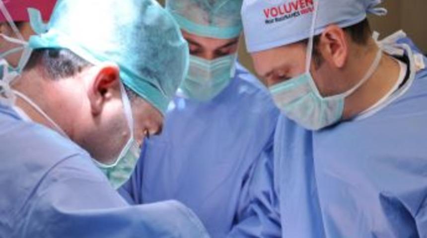 Karın duvarına yayılan t&uuml;m&ouml;r, ısıtılmış kemoterapi ile yok edildi