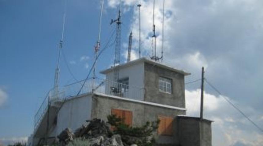 Yangın g&ouml;zetleme kuleleri g&uuml;neş enerjisiyle aydınlatılacak