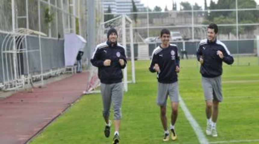 &Ouml;zdilek: Fenerbah&ccedil;e&rsquo;yi yenip g&uuml;ndemi belirleyeceğiz