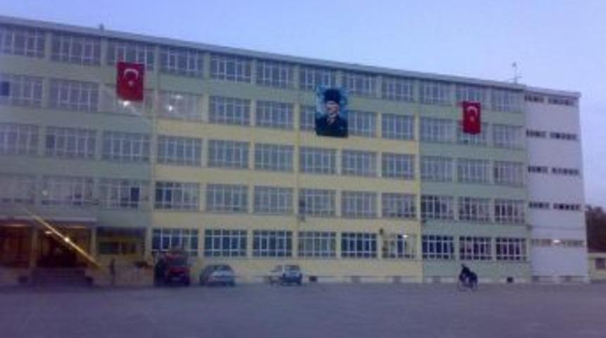 Öğrencilerin teneffüsteki su şakası kanlı bitti:1’i ağır 3 yaralı