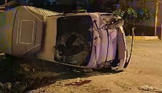 Kamyonet aydınlatma direğine &ccedil;arptı; 1 &ouml;l&uuml;, 1 yaralı
