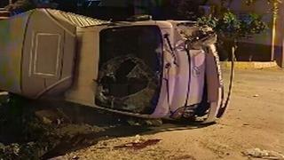 Kamyonet aydınlatma direğine çarptı; 1 ölü, 1 yaralı