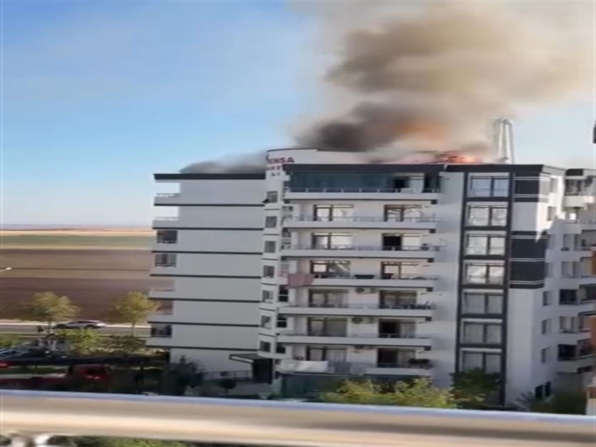 Diyarbakır da 8 katlı binanın çatısında yangında mahsur kalan 7 kişi kurtarıldı 1