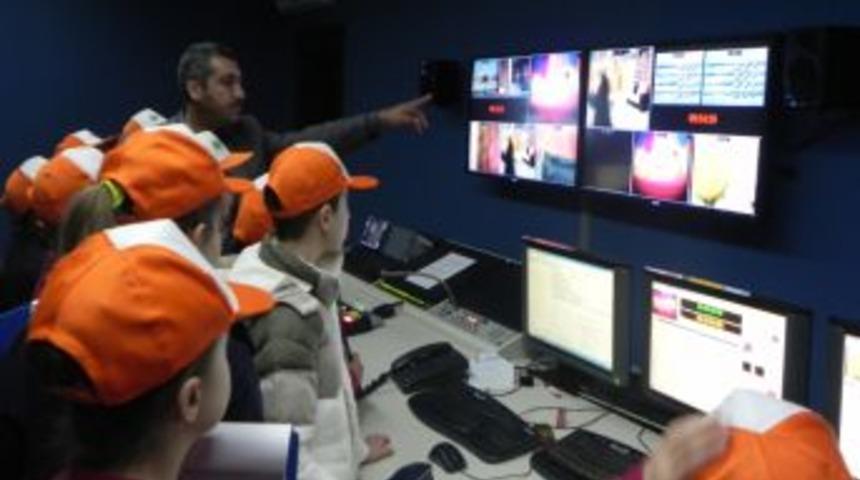 ZEP &ouml;ğrencileri D&uuml;nya TV&rsquo;yi ziyaret etti