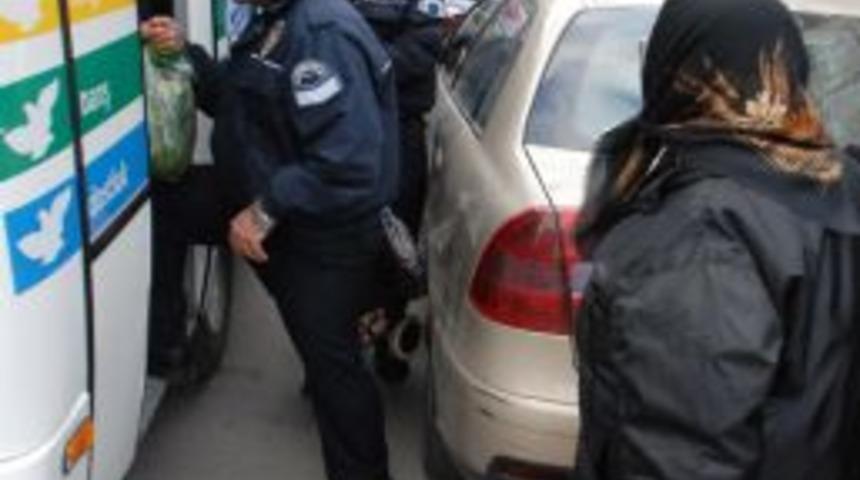 Polislerin davranışı takdir topladı